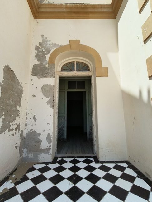 entrée de la maison du maitre